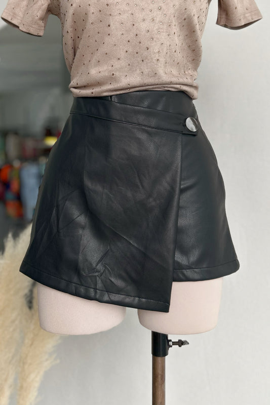 Short falda vinil negro