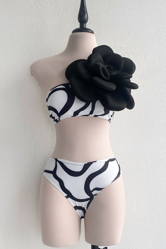 Bikini bicolor con flor 3D