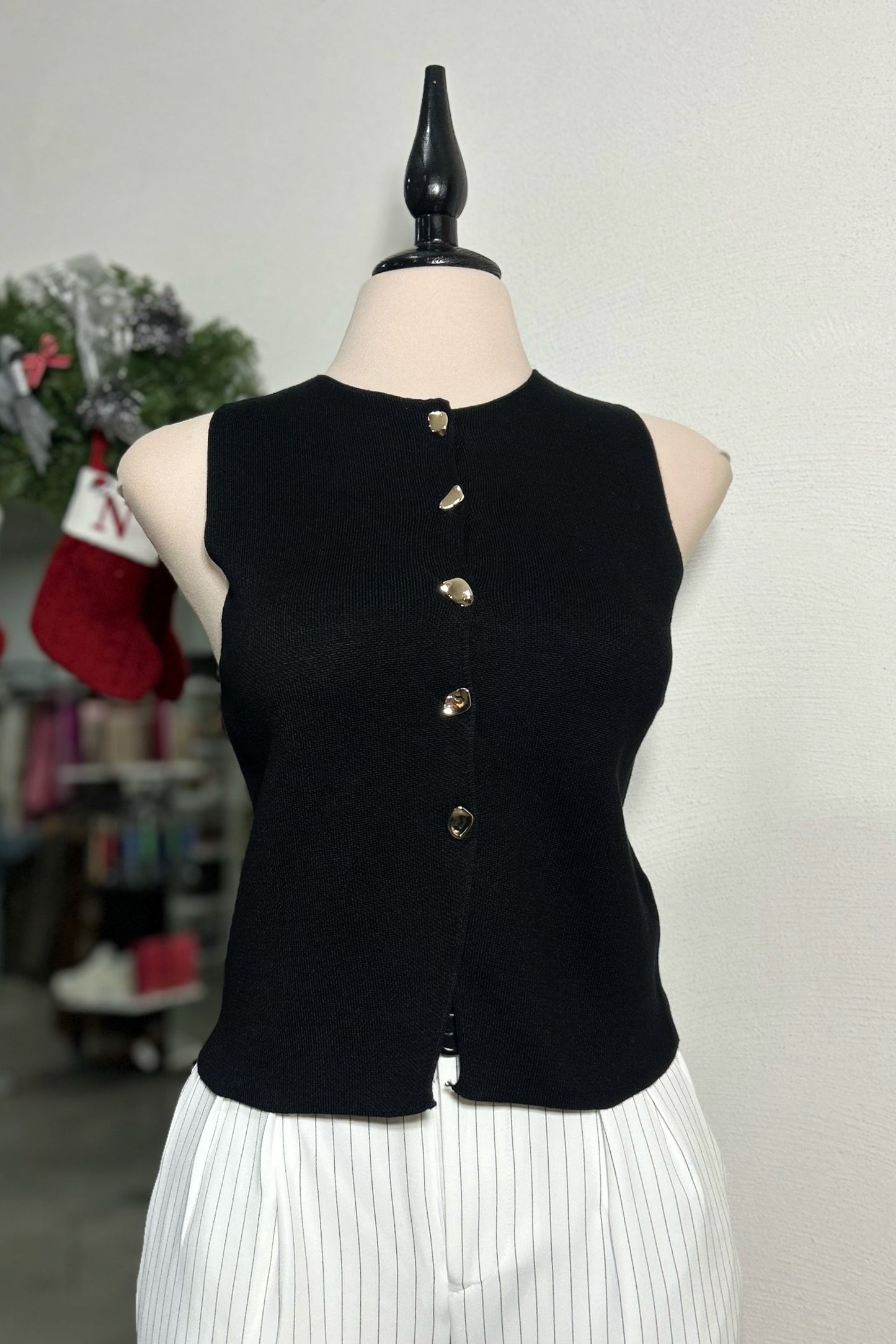 Top con botones negro