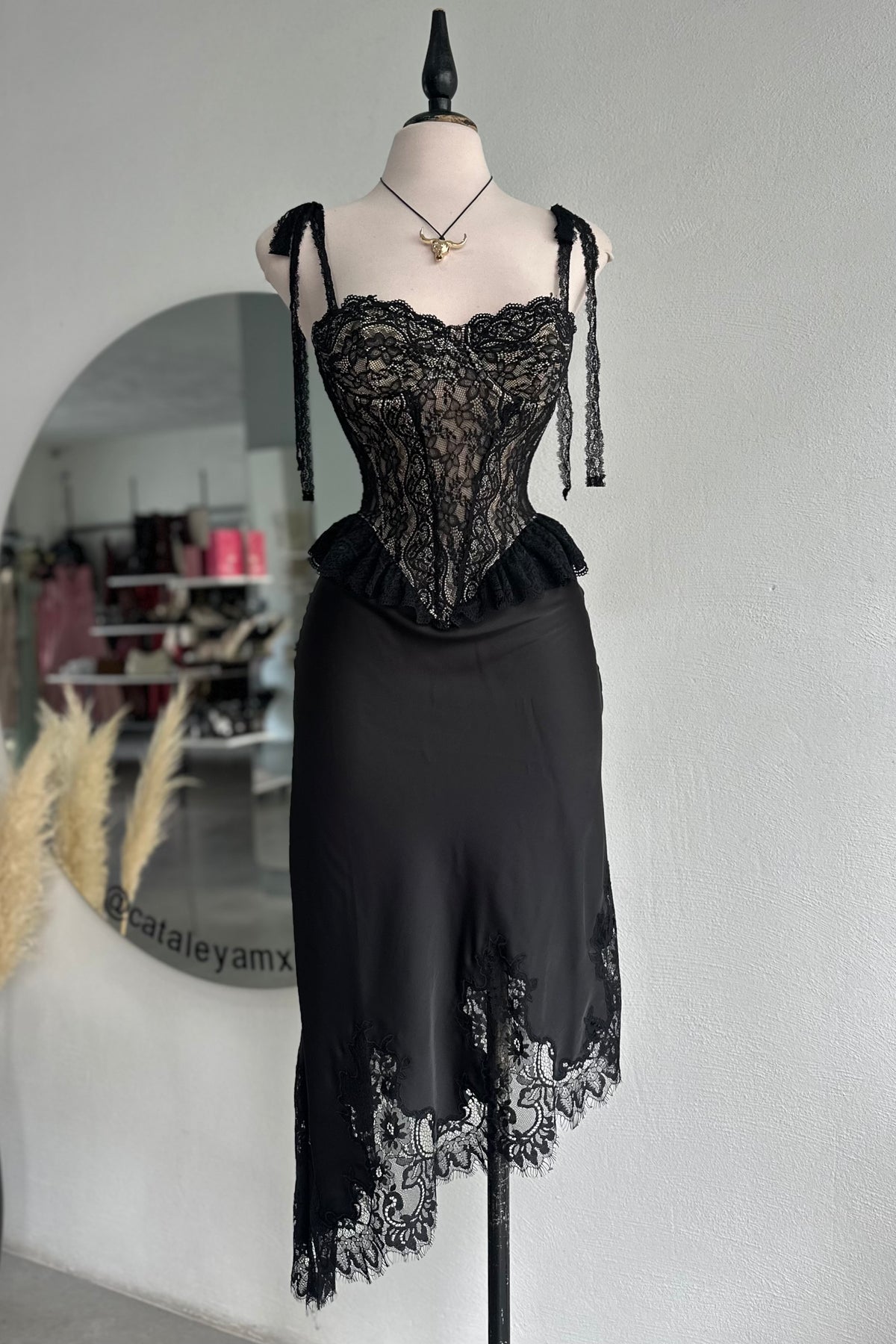 Falda Midi Dark Lace