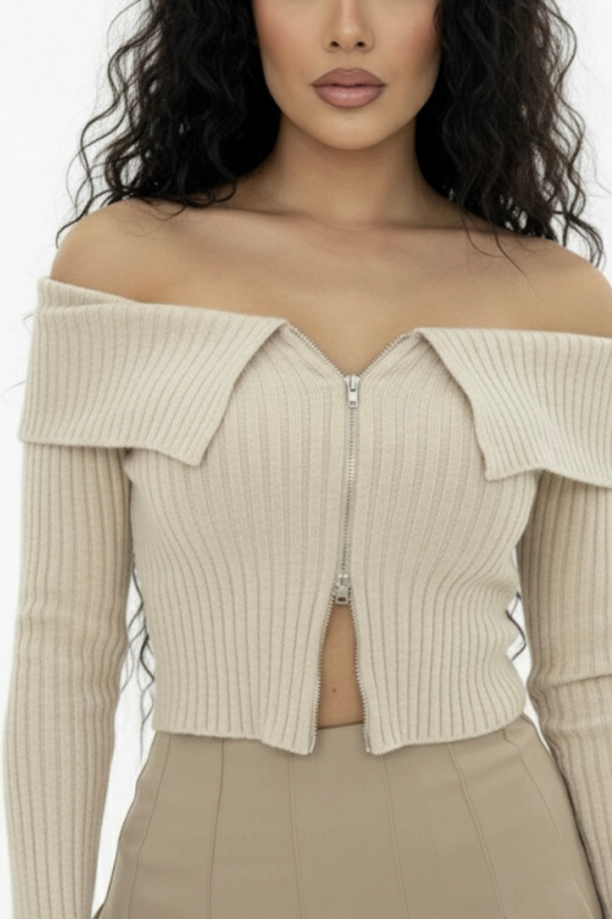 Blusa beige con cierre