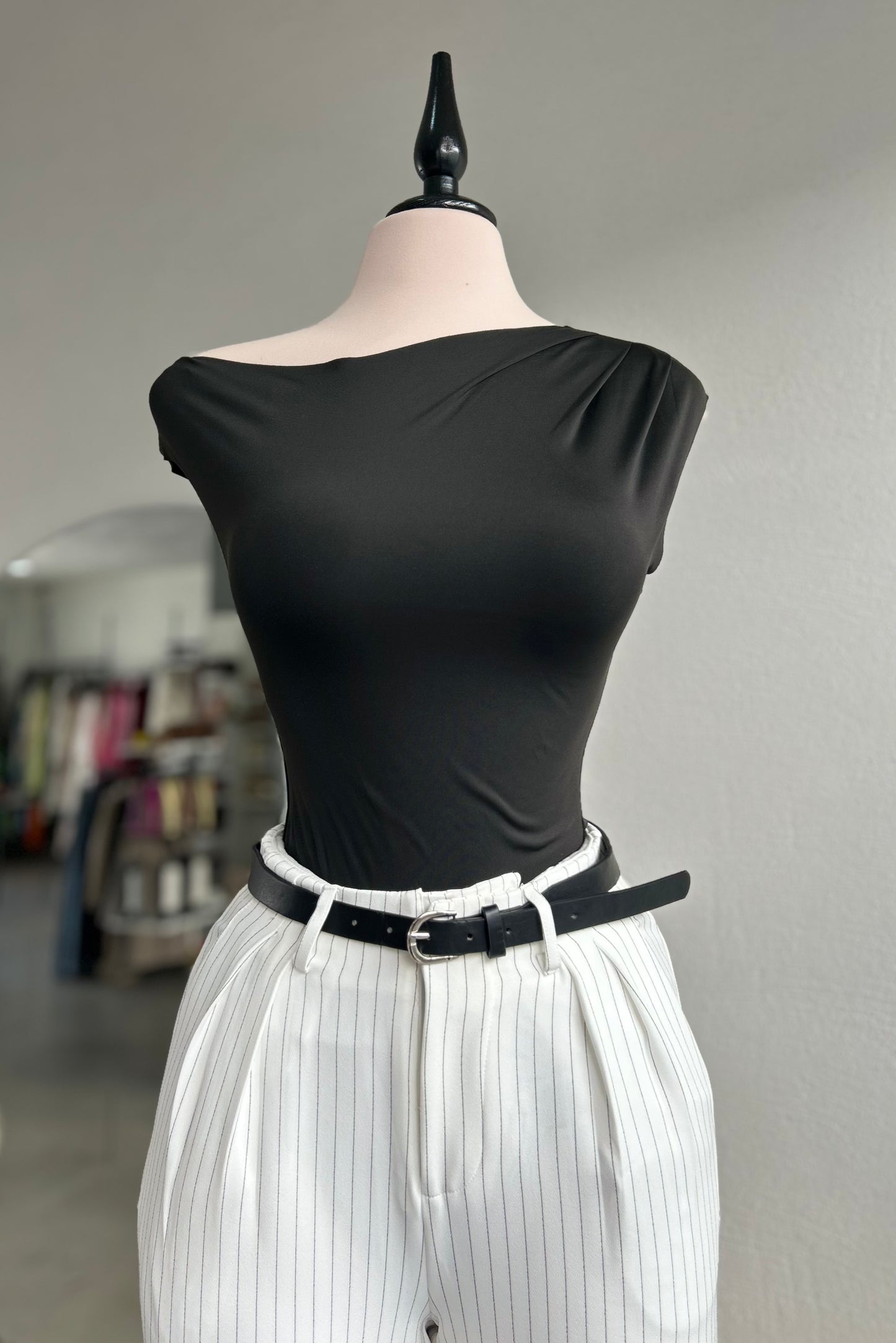 Body negro asimétrico