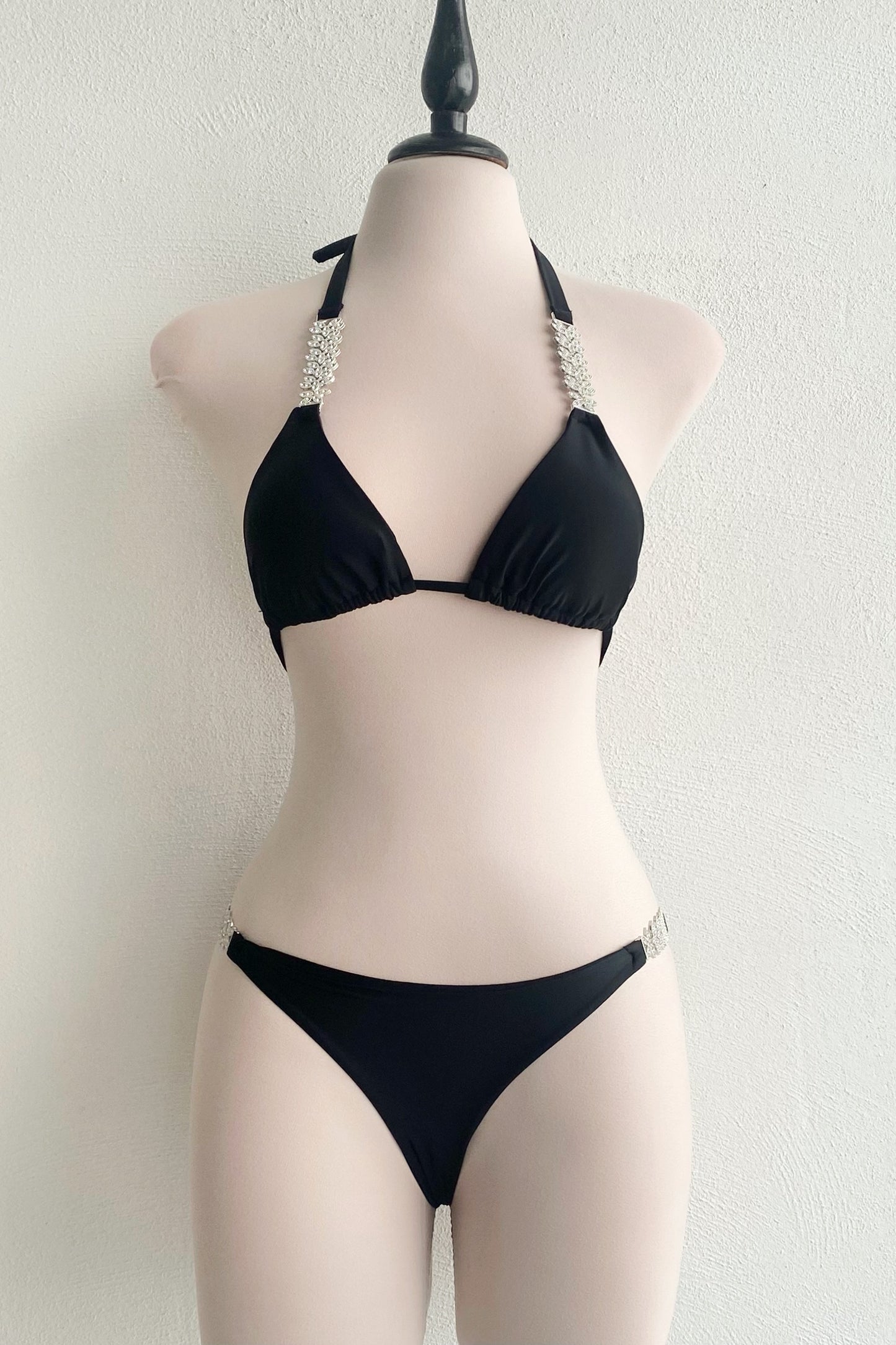 Bikini negro con cristales