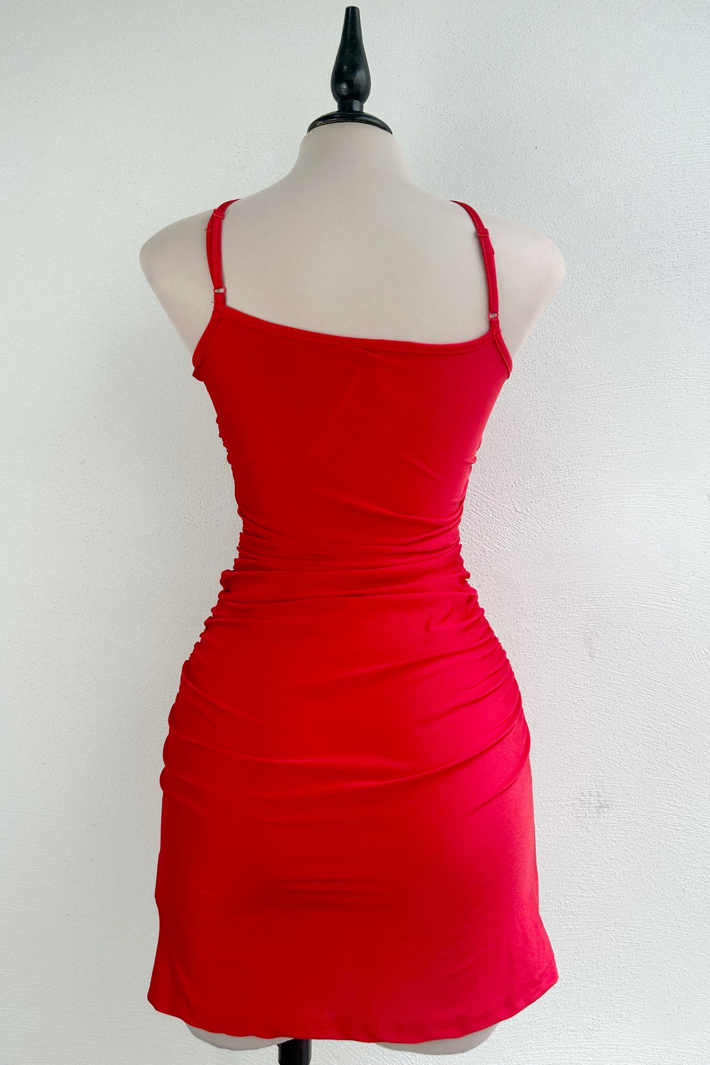 Vestido rojo con flor