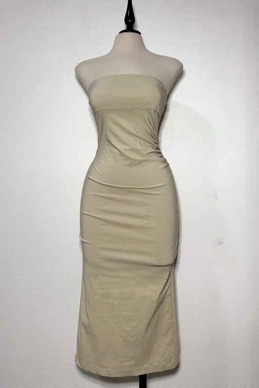 Vestido beige strapless midi