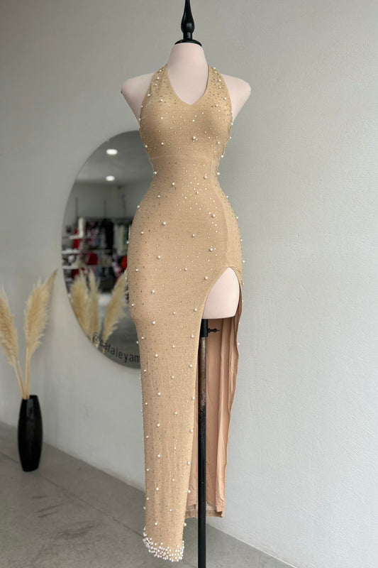 Vestido halter con perlas