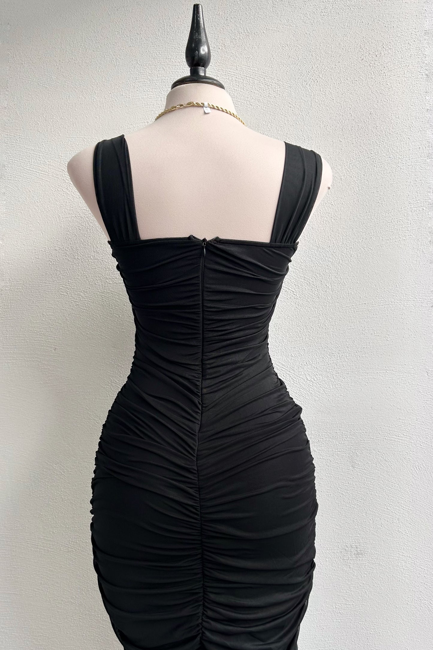 Vestido negro corte sirena