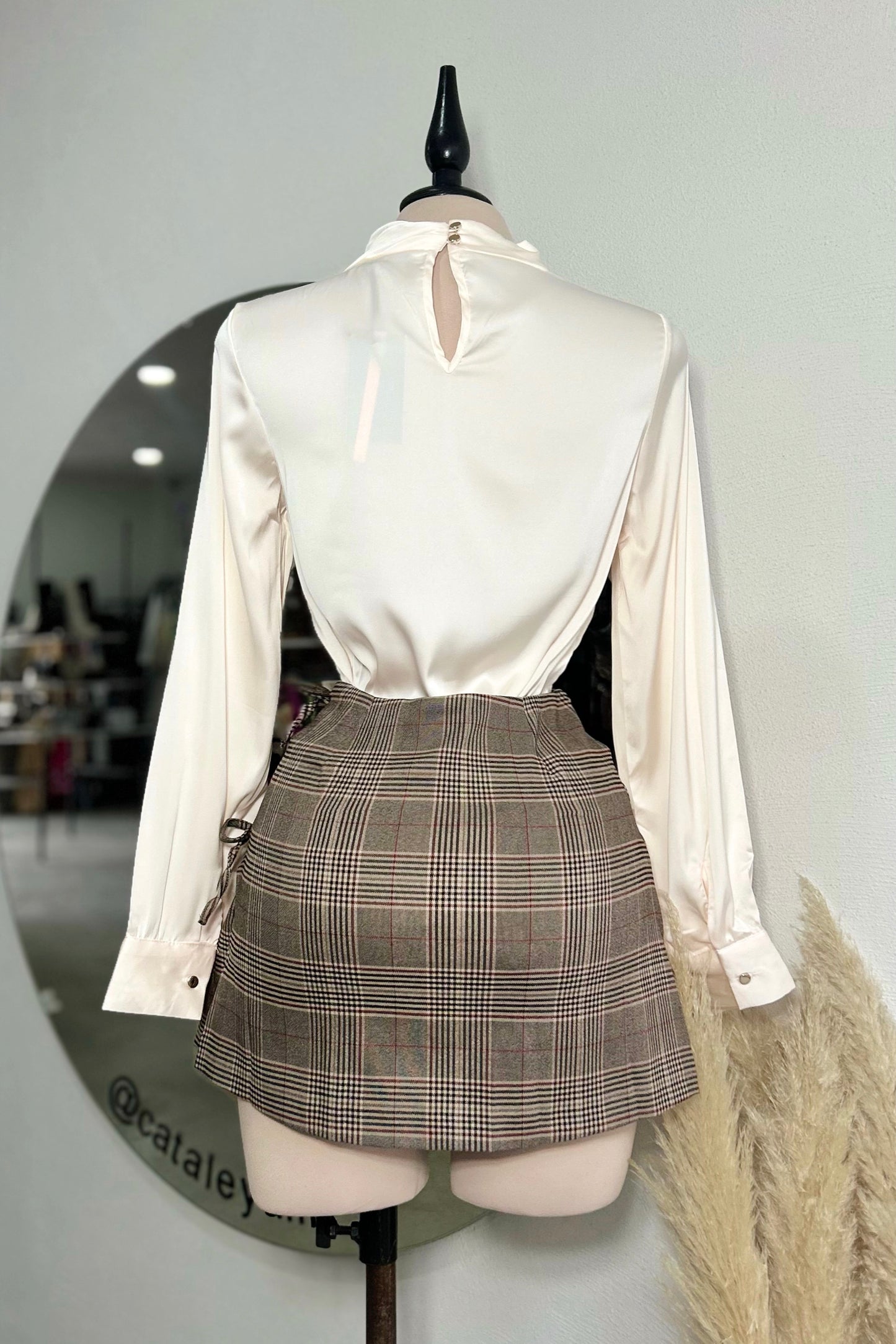 Blusa satinada beige