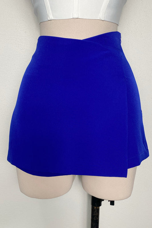 Short falda azul rey