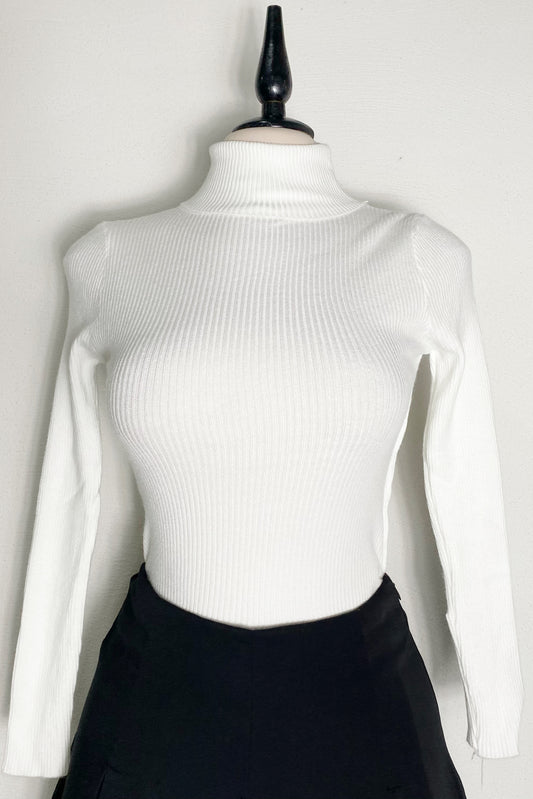 Blusa cuello blanca