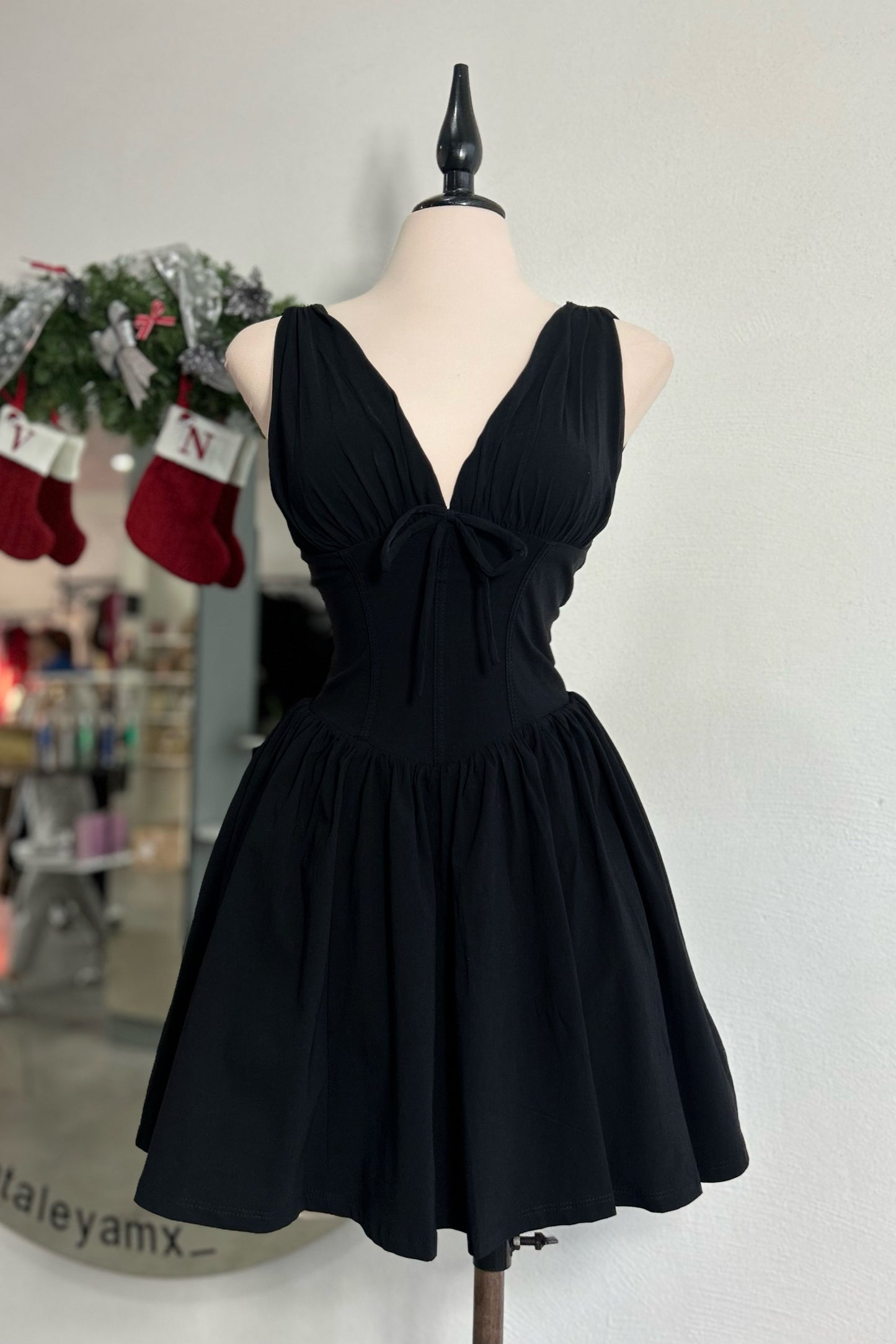 Vestido negro tipo corset