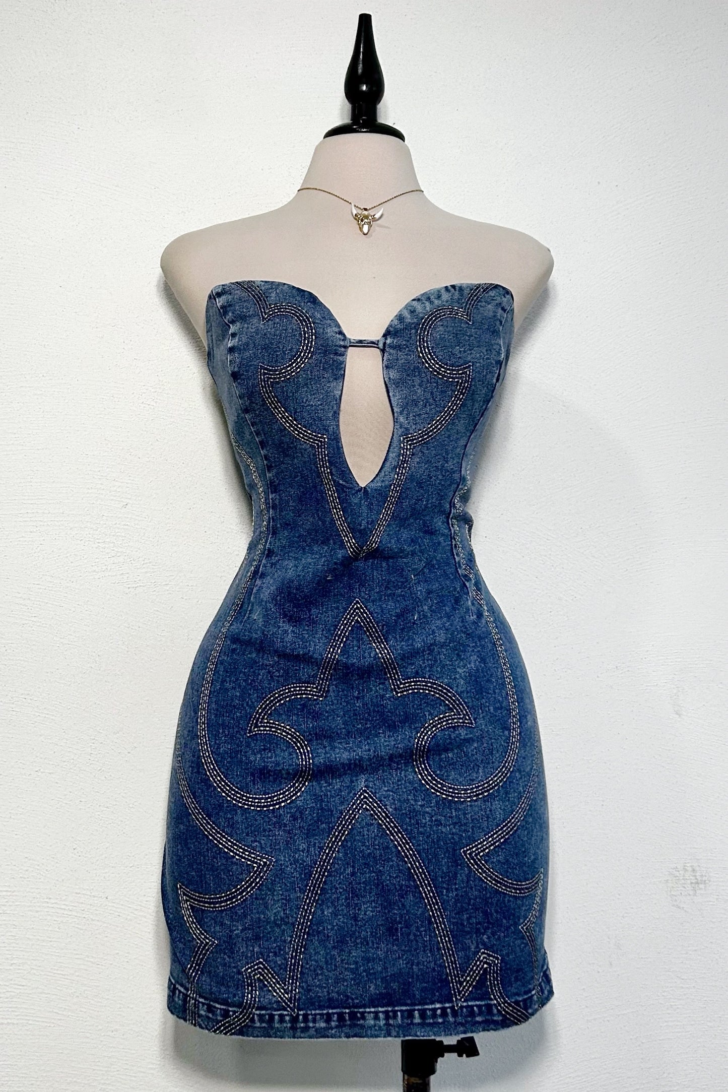 Vestido denim strapless